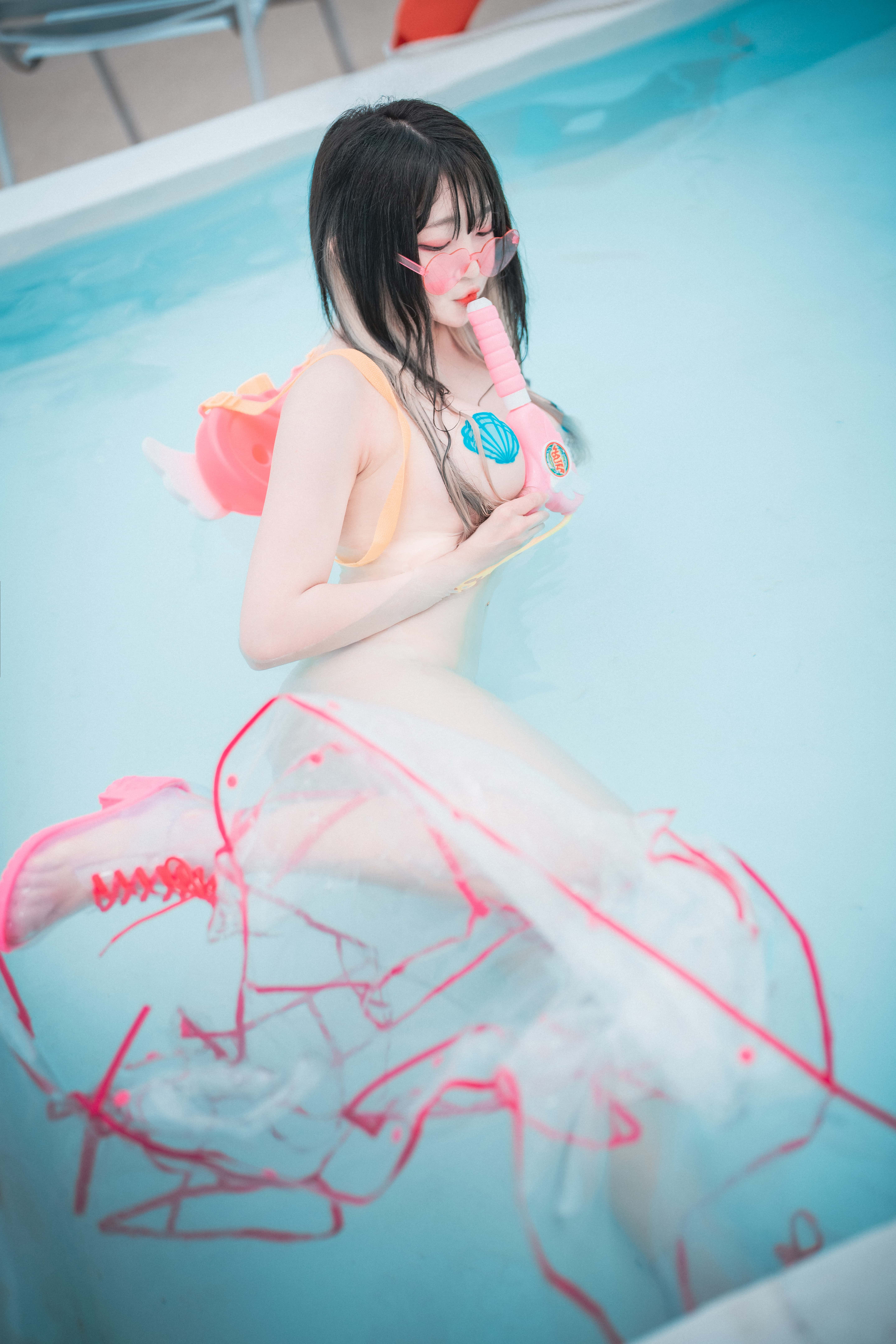 Aram (아람) – “Poolside Summer”-皑雪